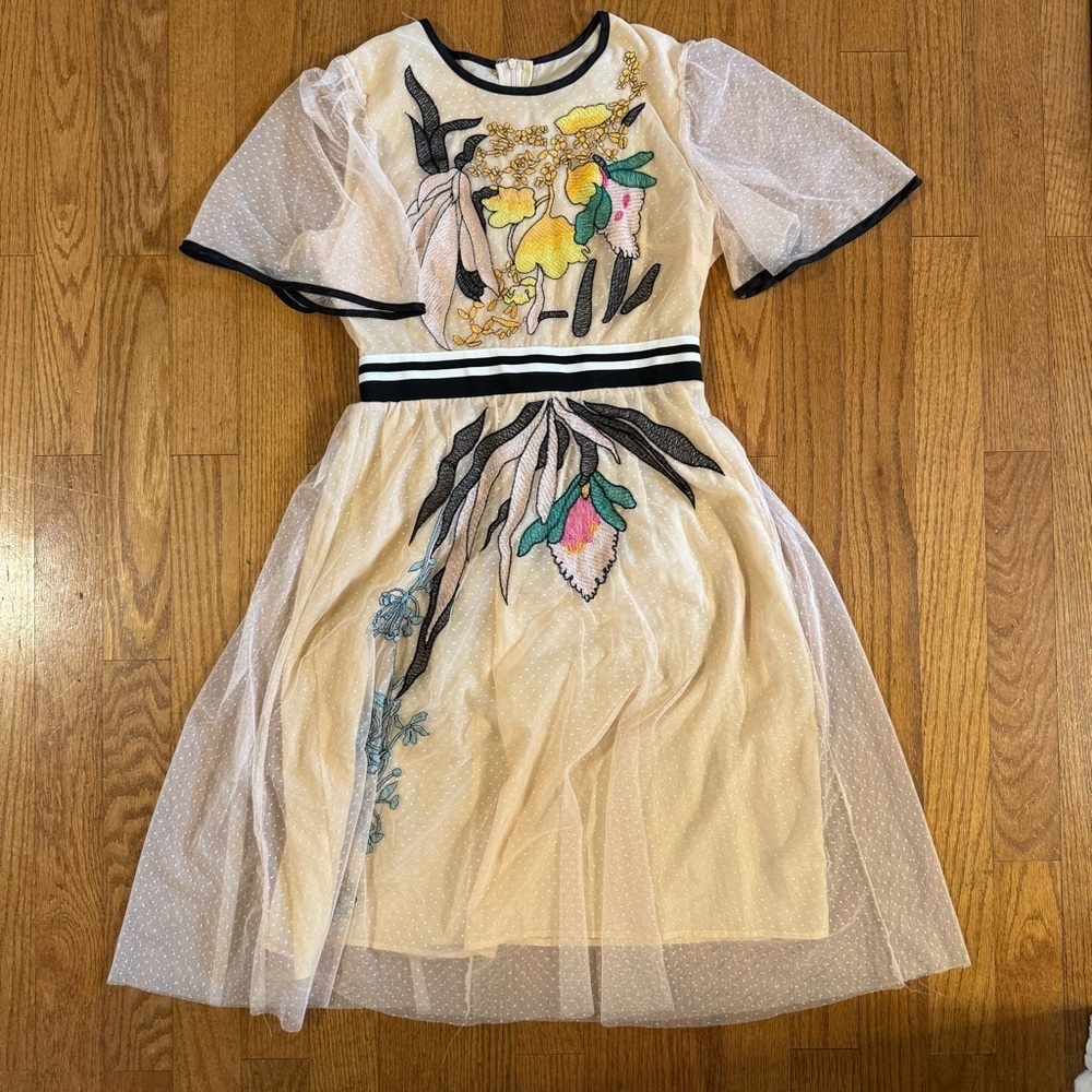 You Yi Xiu Fushi Floral Embroidered Women’s Dress No Size